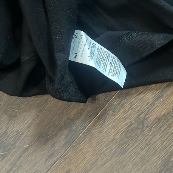 Dolce & Gabbana Essentials Logo V-neck Men's T-Shirt - Black - Picture 4 of 5